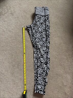 Lululemon Speed Tight IV Black White Geometric Print Leggings Size 8